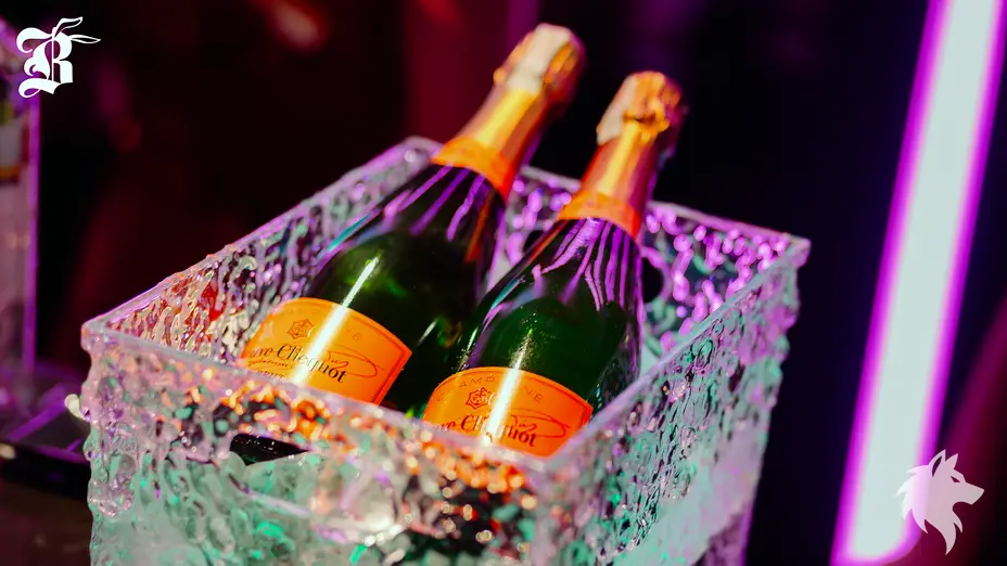 얼음 바스켓 속의 샴페인