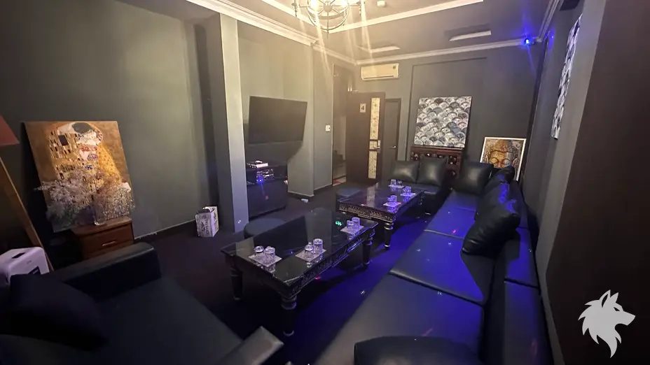 명화가 놓인 휴식 공간