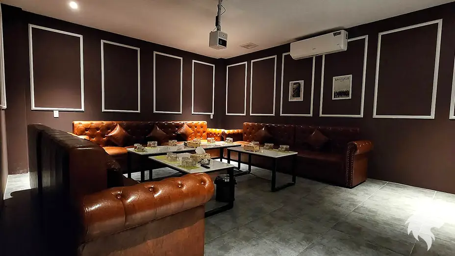 소파가 있는 내부 홀