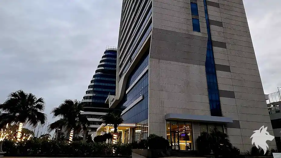 다낭 도심 대형 빌딩 외관