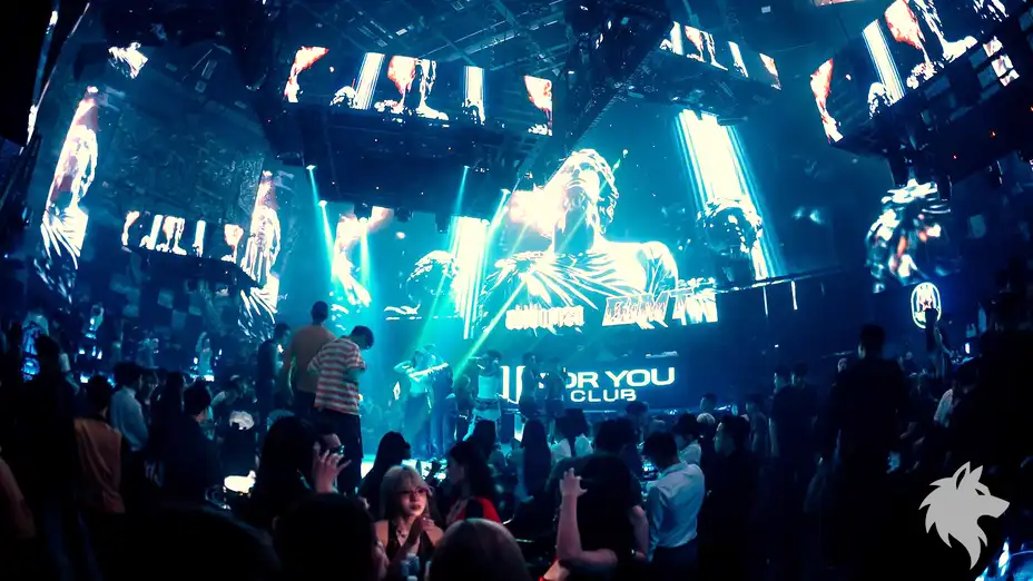 푸른 조명의 라운지