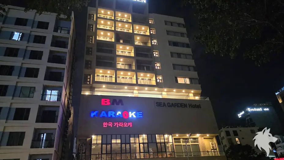 BMW 가라오케 야간 건물 외관