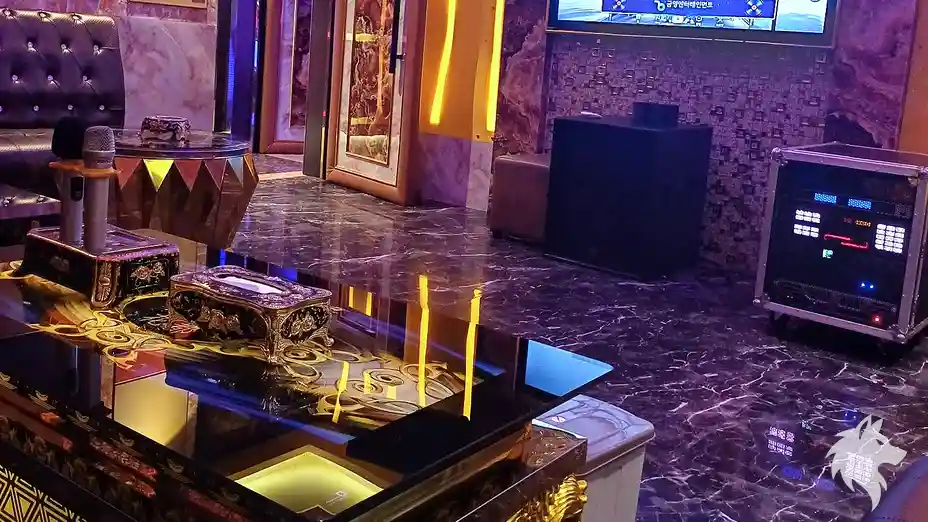 테이블 위 마이크