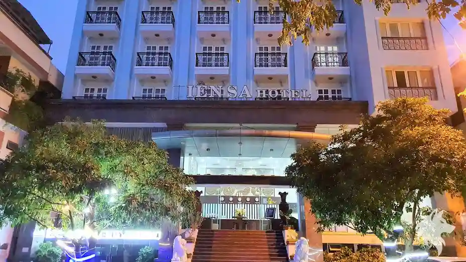 넘버원 가라오케가 위치한 호텔 건물 외관