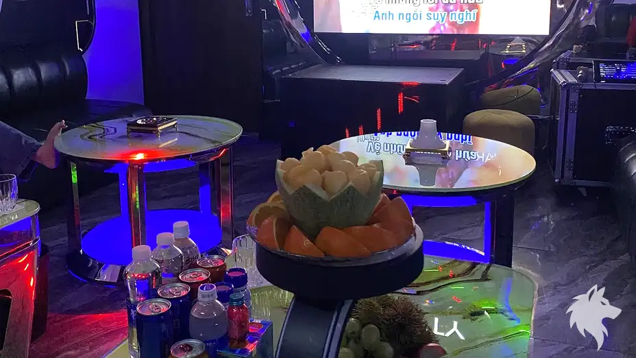 테이블 위 신선한 과일