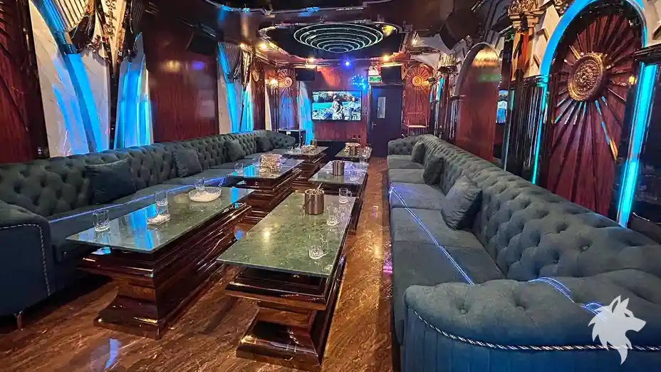 단체 모임에 적합한 대형 공간