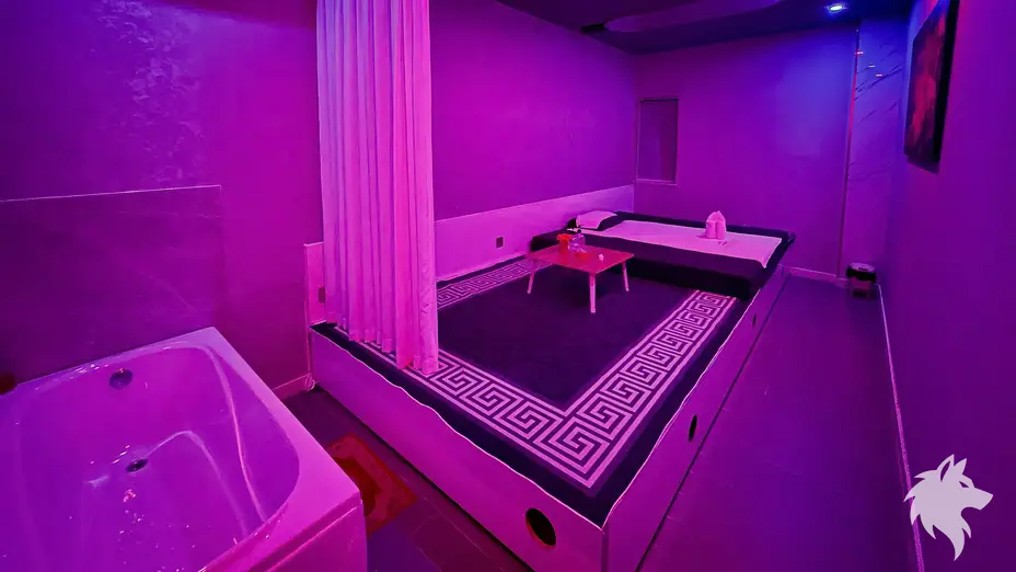 욕조가 포함된 2인 마사지실