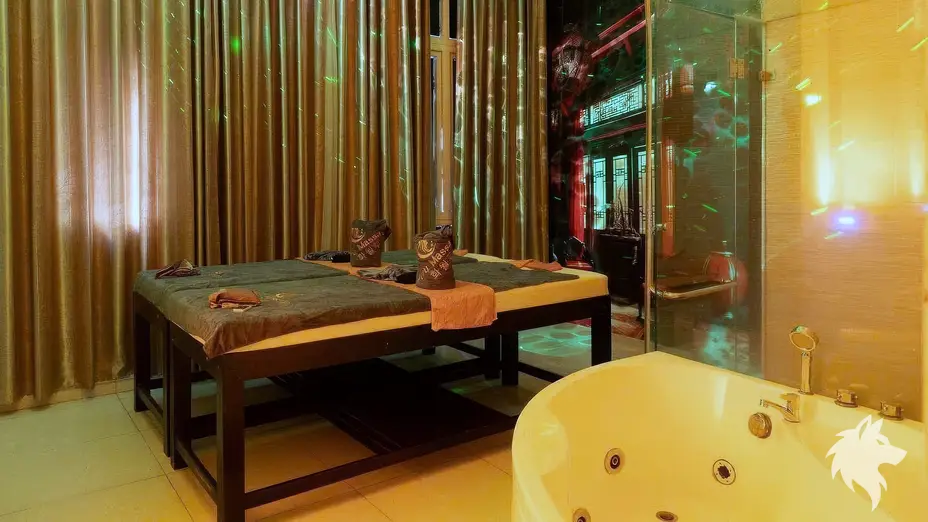 대형 욕조가 구비된 커플 마사지실