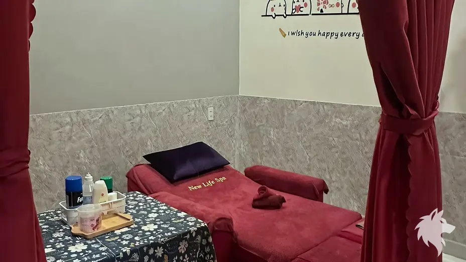 정돈된 마사지 베드