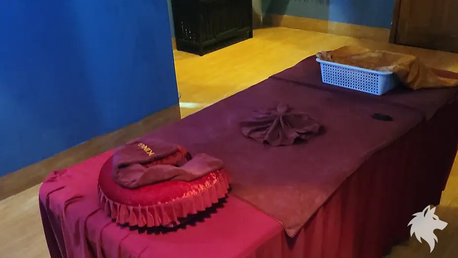 붉은색 마사지 베드